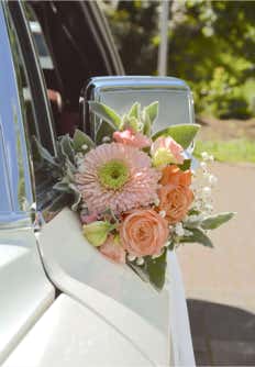 Caddy mit Blümchenschmuck